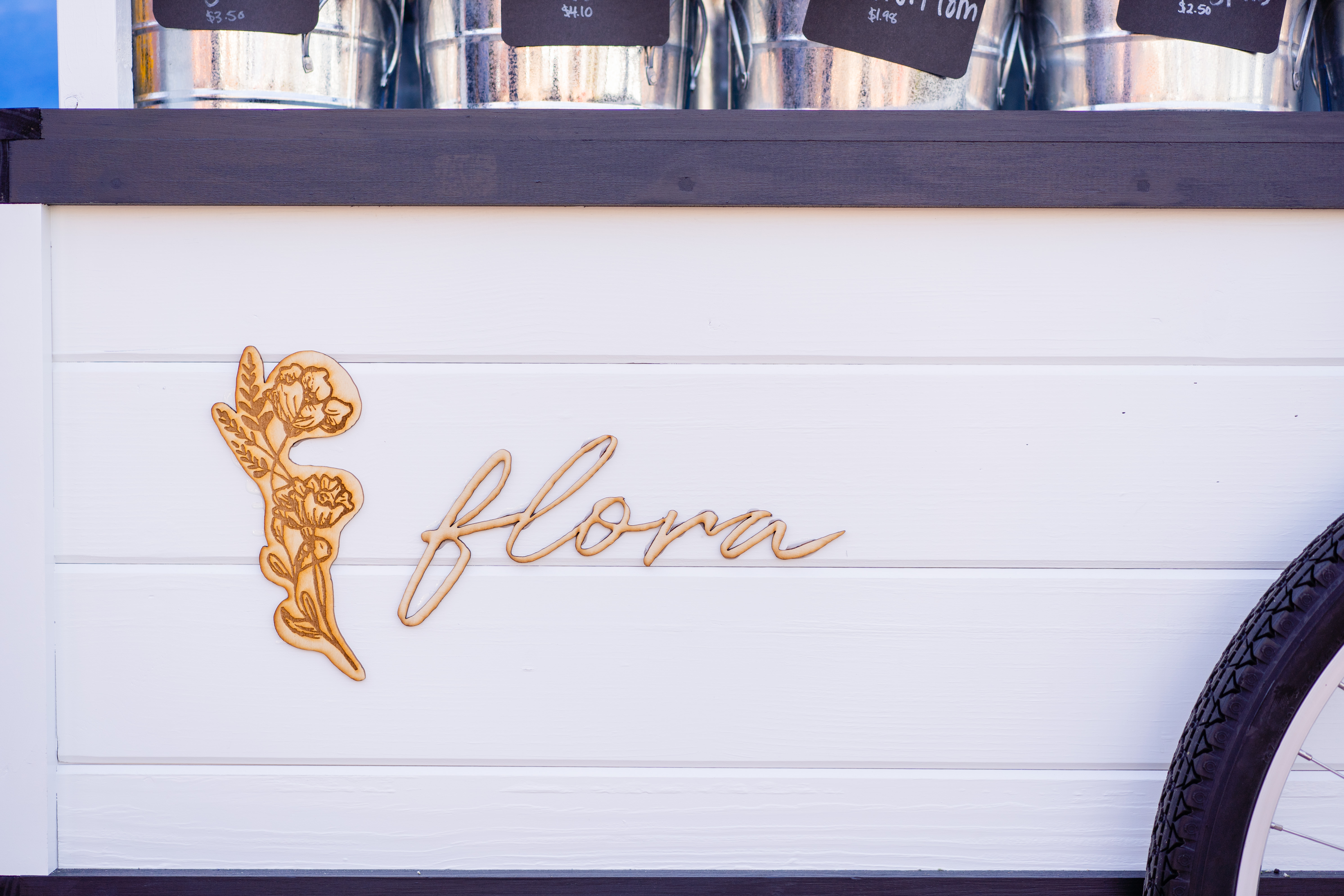 flora flower cart logo